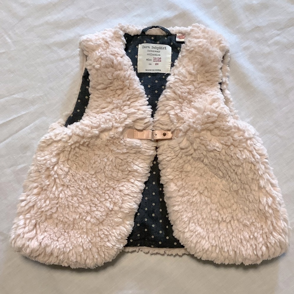 ZARA Fuzzy Vest. Size 12-18 months.